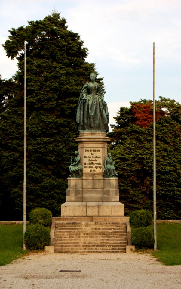 WrNeustadt Akademiepark MT-Denkmal 01