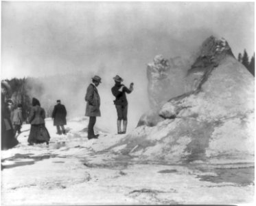 Wyo. Yellowstone National Park; guide (U.S. soldier) leading tour LCCN2016649442