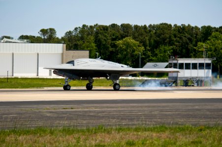 X-47B returns to NAS Patuxent River, MD (8738148567)