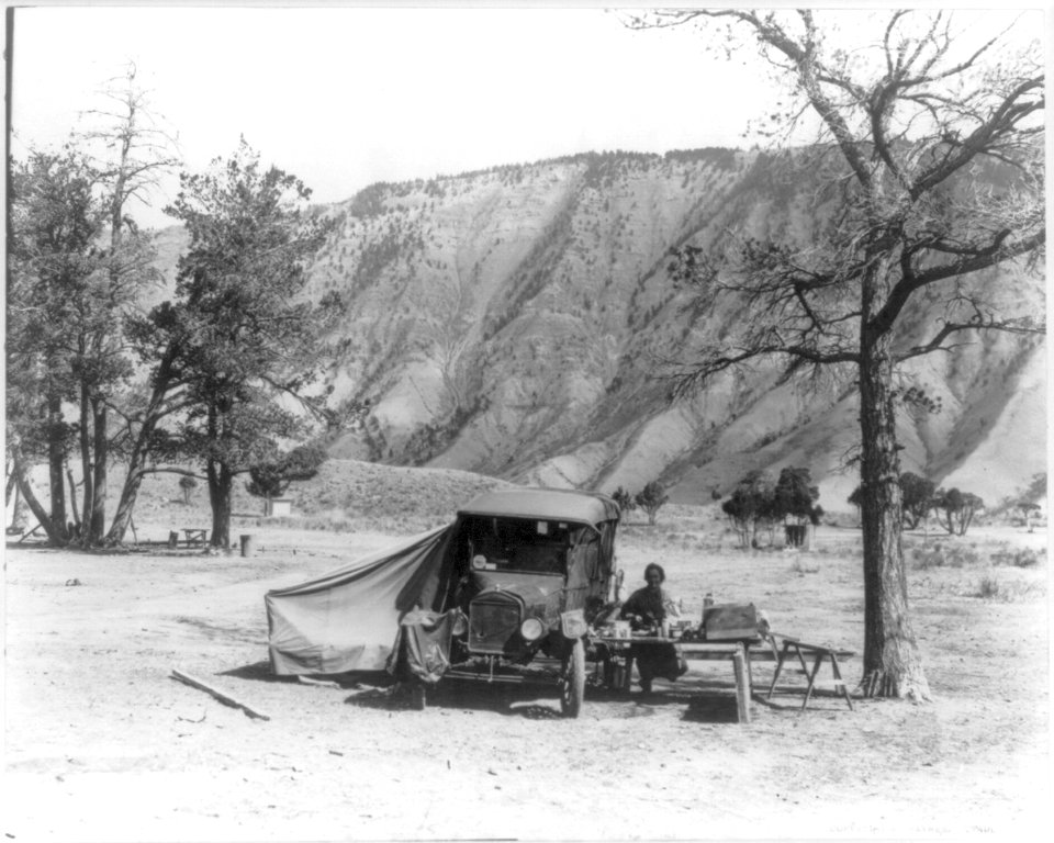 Wyo. - Yellowstone Nat. Park - auto camped at mammoth (public auto camp) LCCN2006688670