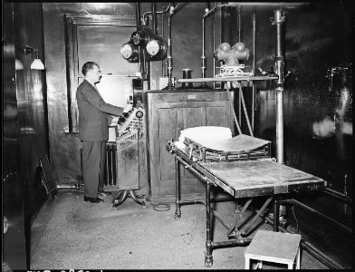 X-Ray equipment in company owned hospital. U.S. Coal & Coke Company, U.S. ^30 & 31 Mines, Lynch, Harlan County... - NARA - 541416