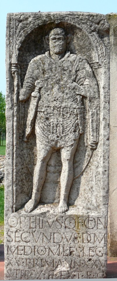 Xanten legionary secundus gravestone