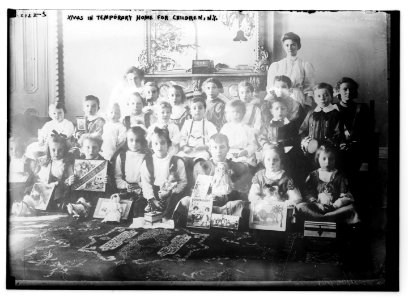 Xmas in temporary home for children, NY LCCN2014688866