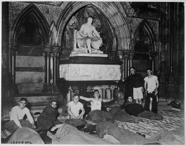 Yankees sleep in London law courts. Underwood and Underwood - NARA - 533697