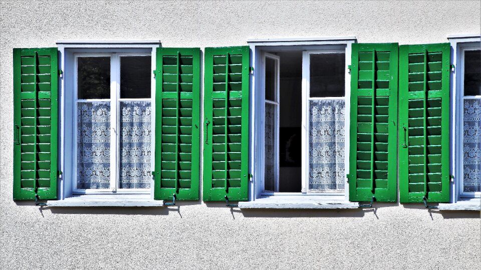 Pane shutters window sill