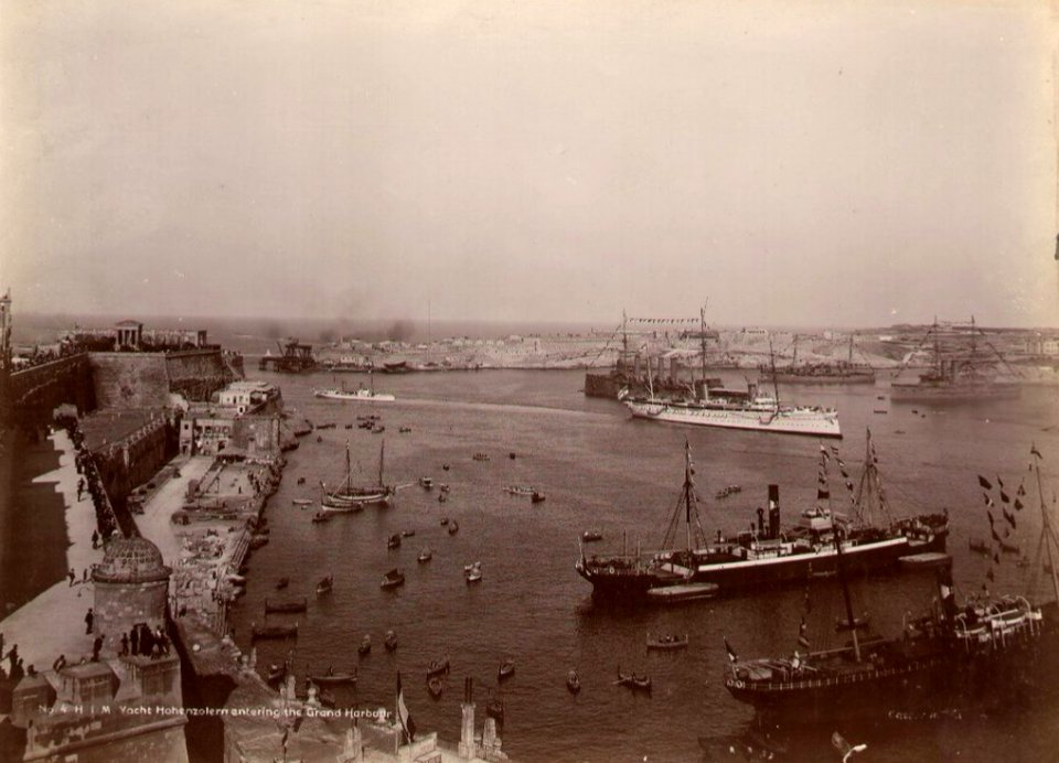 Yacht Hohenzollern entering the Grand Harbour, 1898