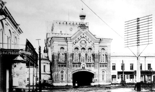 Yaroslavl. Znamenskaya (Vlasyevsky) tower and c. Sign of Our Ladyt 01