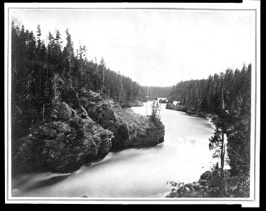 Yellowstone River above the falls LCCN95514162