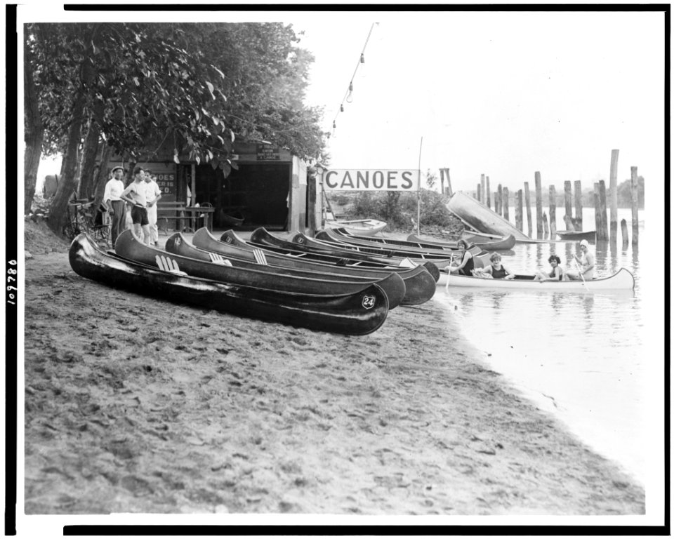 Yocum canoe house, Arlington Beach Park, Va. LCCN94503129