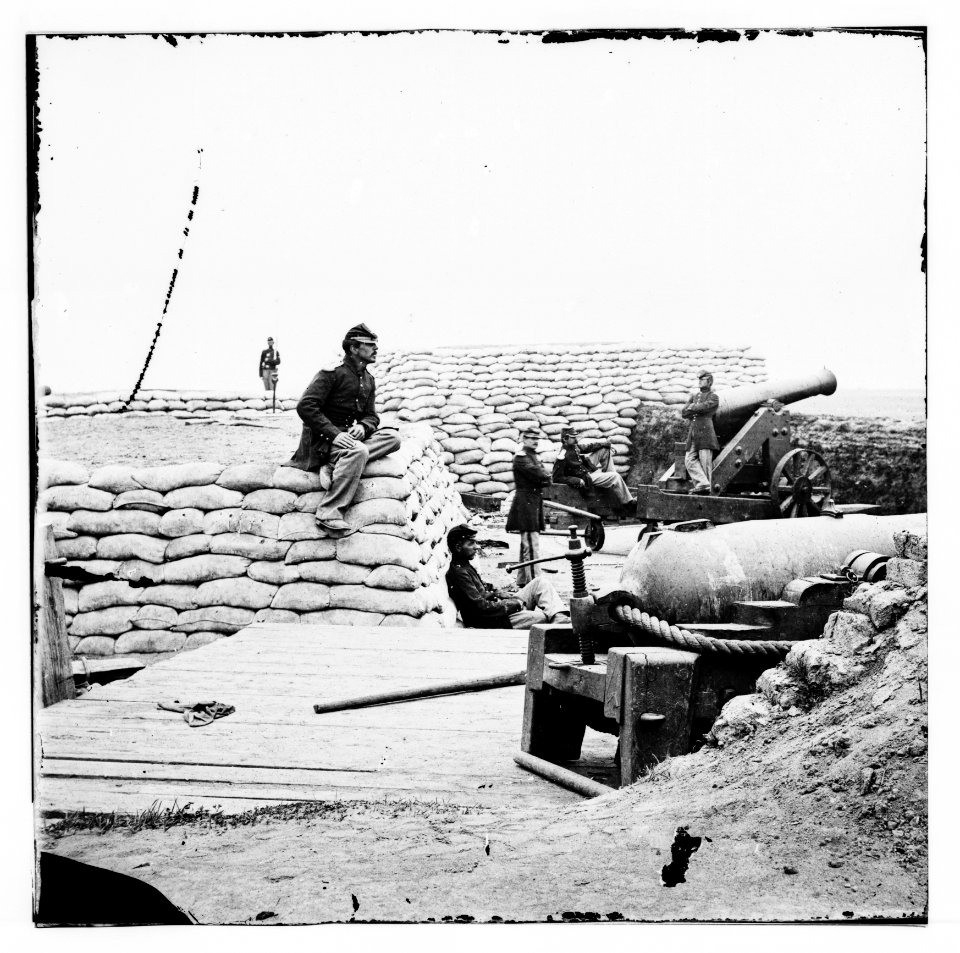 Yorktown, Virginia (vicinity). A two-gun Confederate battery protected by sandbags south of Yorktown. Near gun, 32-pdr. Navy, far gun, 24-pdr. siege piece LOC cwpb.01598