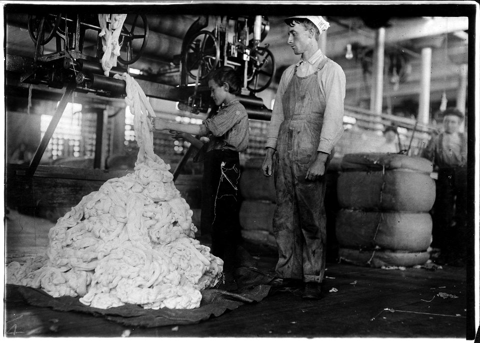 Young boy on warping machine in Elk Cotton Mills. Fayetteville, Tenn. - NARA - 523346