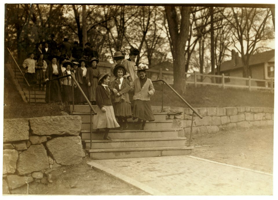 Young girls going to work after noon hour, May 18, 1909, in Great Falls Mfg. Co., Somersworth, N.H. I saw a number smaller and younger than these. LOC nclc.01766