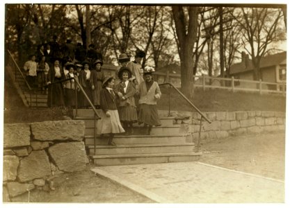 Young girls going to work after noon hour, May 18, 1909, in Great Falls Mfg. Co., Somersworth, N.H. I saw a number smaller and younger than these. LOC nclc.01766