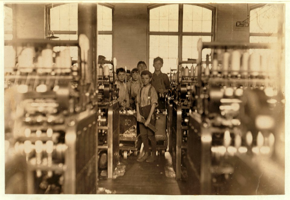 Young doffers in Mollahan Mills, Newberry, S.C. Dec. 3-08. Witness, Sara R. Hine. LOC nclc.01471
