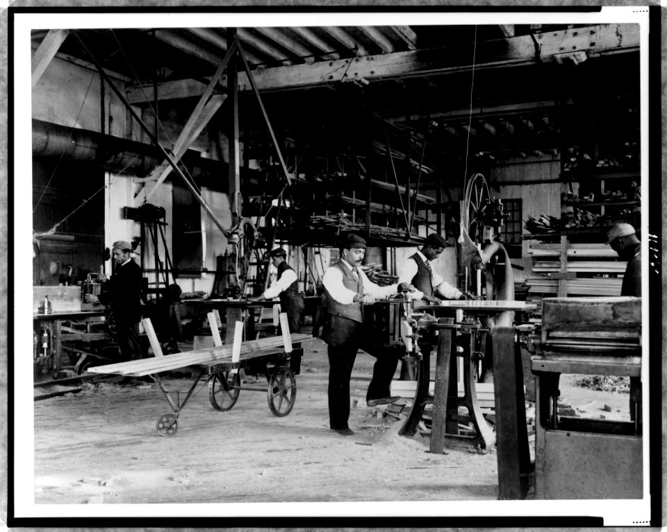 Young men training in woodworking at Hampton Institute, Hampton, Virginia LCCN97515096