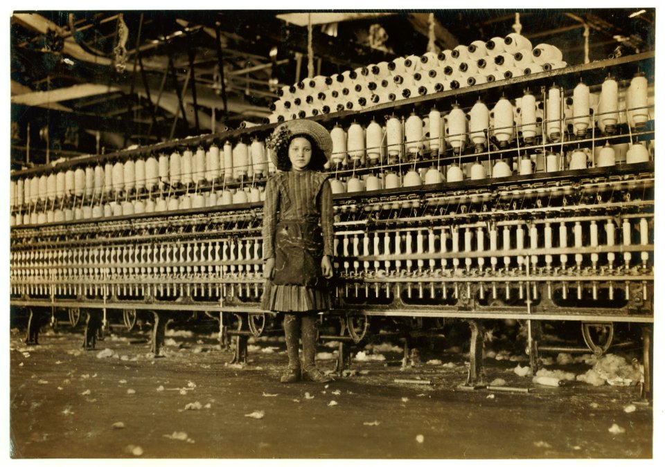 Young spinner in Roanoke (Va.) Cotton Mills. Said fourteen years old, but it is doubtful. See exterior photos and age comparisons in 2161 to 2163. LOC cph.3a01139