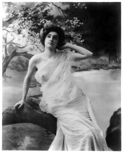 Young woman modeling- Nude seated on log LCCN2003677223