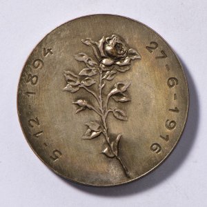 Young woman 1894-1916, medal by Pierre Theunis, Belgium, 1916, Coins and Medals Department of the Royal Library of Belgium, 2Lef 53 - 60 (verso)