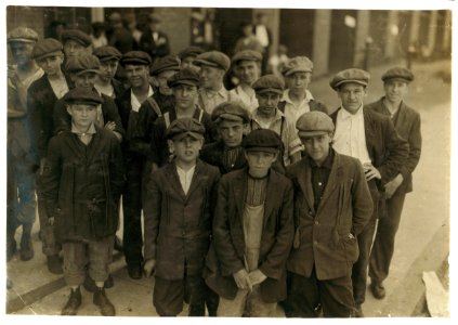 Young workers. Kerr Thread - Noon. 14-16 year old workers. LOC cph.3b47339