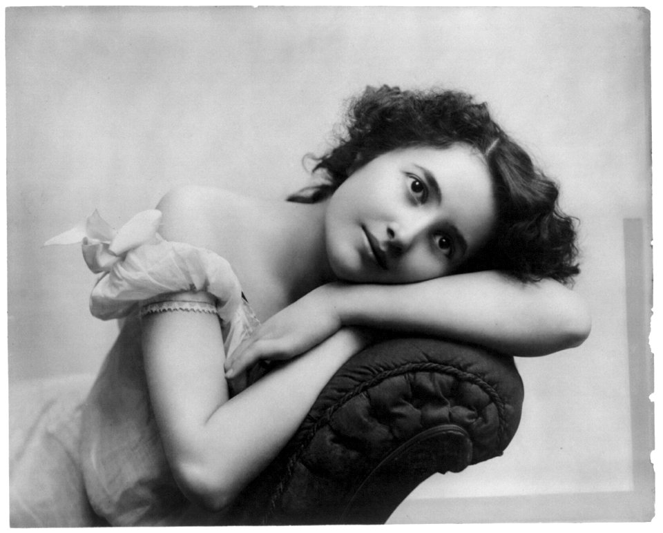 Young women modeling- Half lgth., seated, head resting on sofa back LCCN2003677242