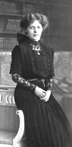 Young-lady 1912 hg