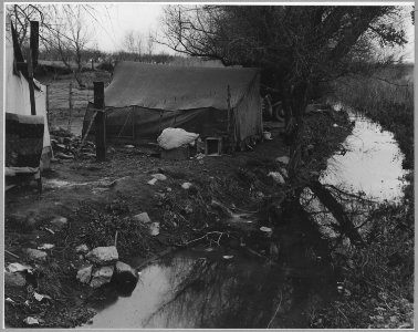 Yuba City, Sutter County, California, Dykes Camp, another private auto camp. 18 units, no hot water, . . . - NARA - 521798 photo