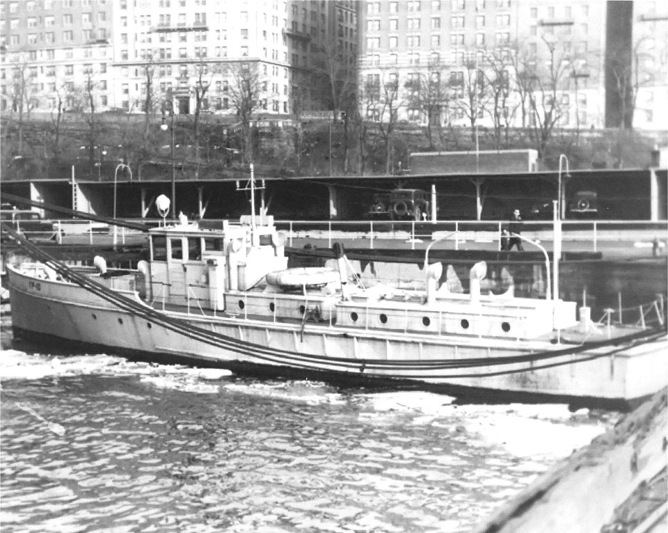 YP-10 underway off Manhattan