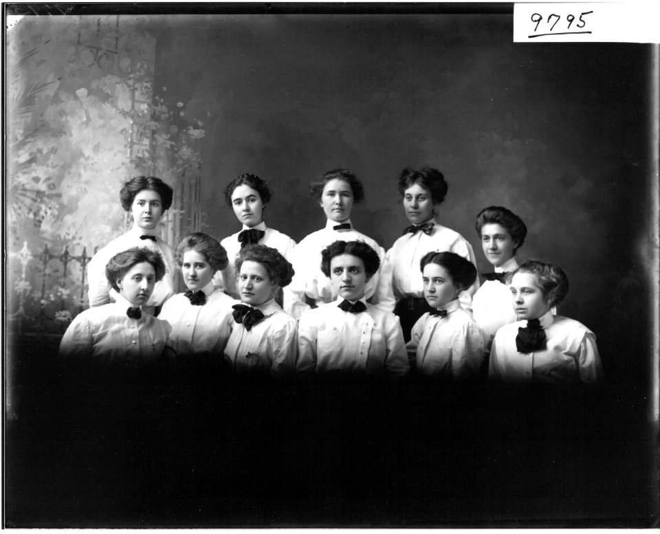 YWCA group portrait 1910 (3195546536)