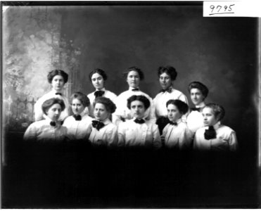 YWCA group portrait 1910 (3195546536) photo