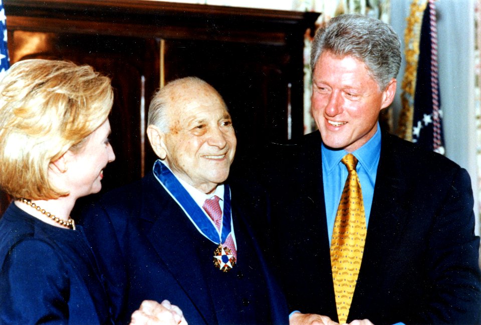 Zachary Fisher receives the Medal of Freedom with President and Mrs. Clinton (49127450468)