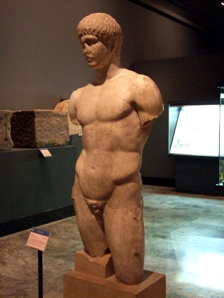 Zaragoza - Museo - Estatua varonil 01