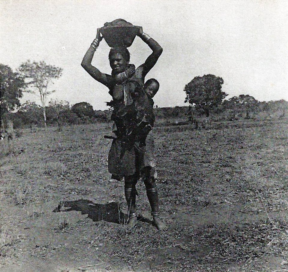 Zambèze-Femme Motoka (cropped)