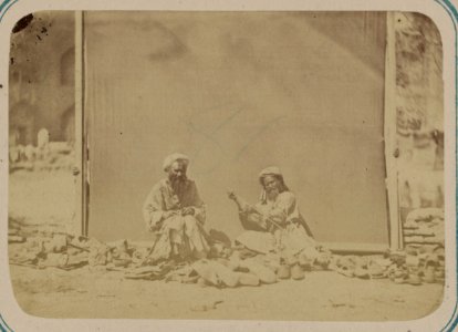 Zaravshanskii okrug. G. Samarkand i ego ulichnye tipy. Pochinshchik staroi obuvi (kukhna-duz) LCCN2007682588