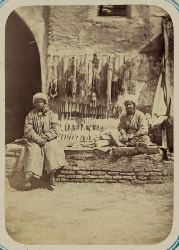 Zaravshanskii okrug. G. Samarkand. Prodavets nozhei LCCN2007682575