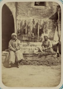 Zaravshanskii okrug. G. Samarkand. Prodavets nozhei LCCN2007682575