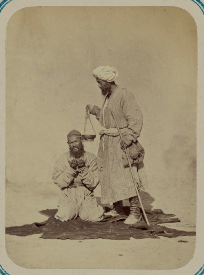 Zaravshanskii okrug. G. Samarkand. Okurivanie bol'nago LCCN2002710105