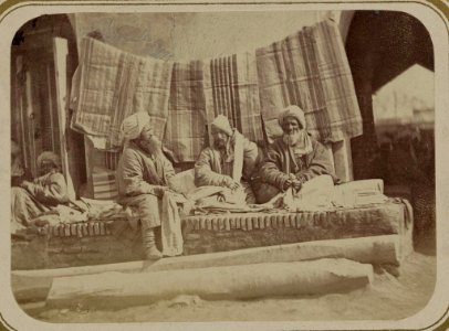 Zaravshanskii okrug. G. Samarkand. Prodavets chalm (futa furush) LCCN2007682553