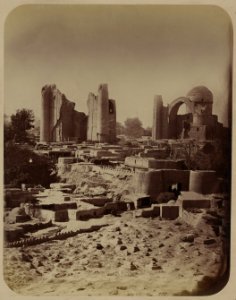 Zaravshanskii okrug. Vid g. Samarkanda ot mazara sviatago Khyzra () LCCN2002710098