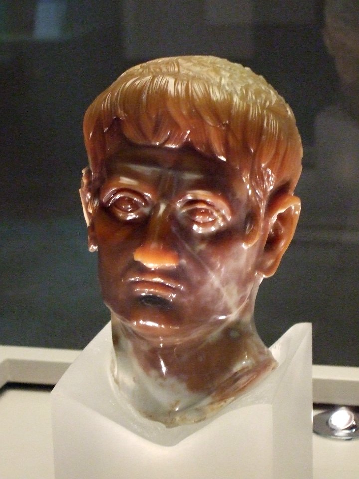 Zaragoza - Museo - Divvs Avgvstvs 01