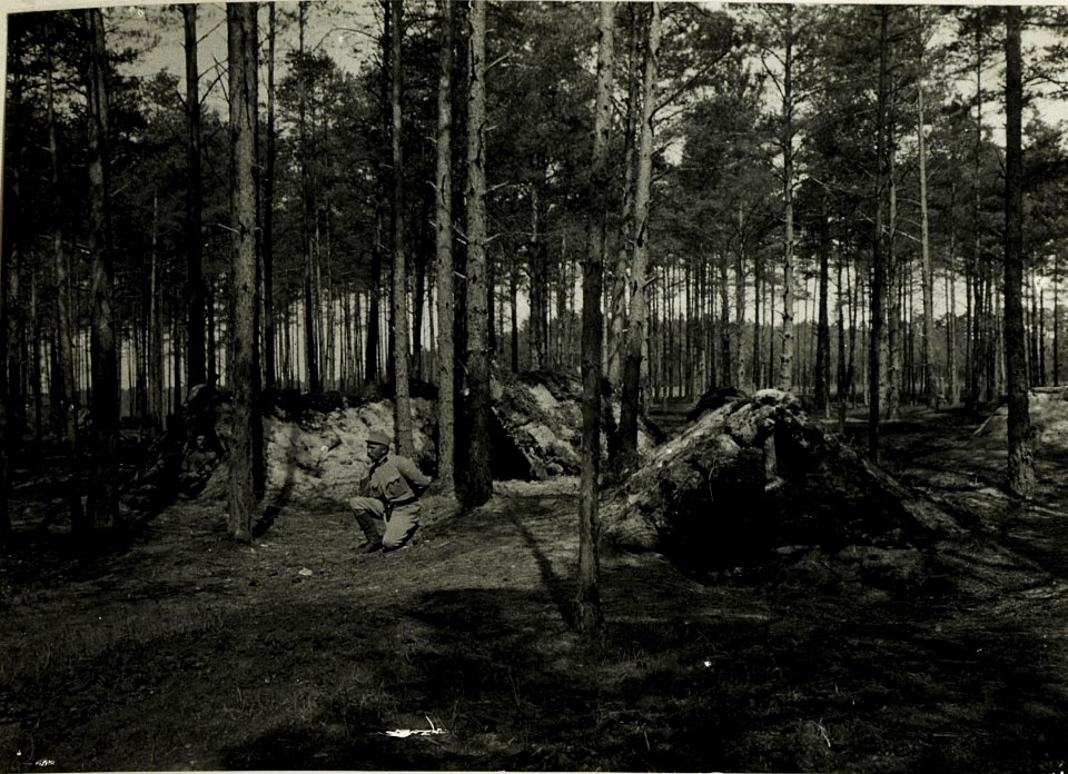 Zeltartige Unterkünfte der eigenen Truppen nordwestlich Wyklòw. (BildID 15589599)