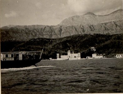 Zelenika vom Meere aus. Aufgenommen in Zelenika am 12. Februar 1916. (BildID 15532458)
