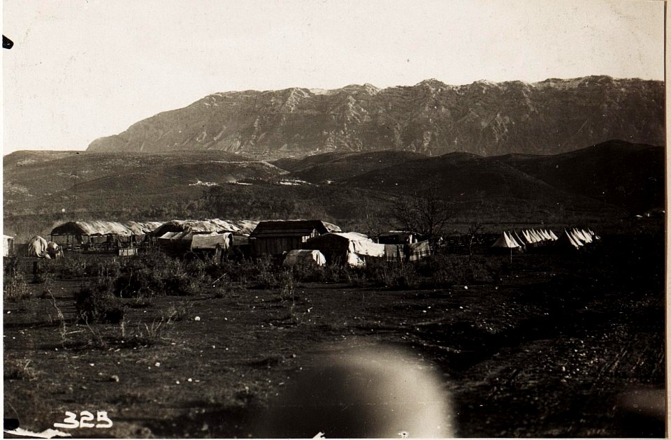 Zeltlager unserer Truppen an der Strasser nach (BildID 15571834)