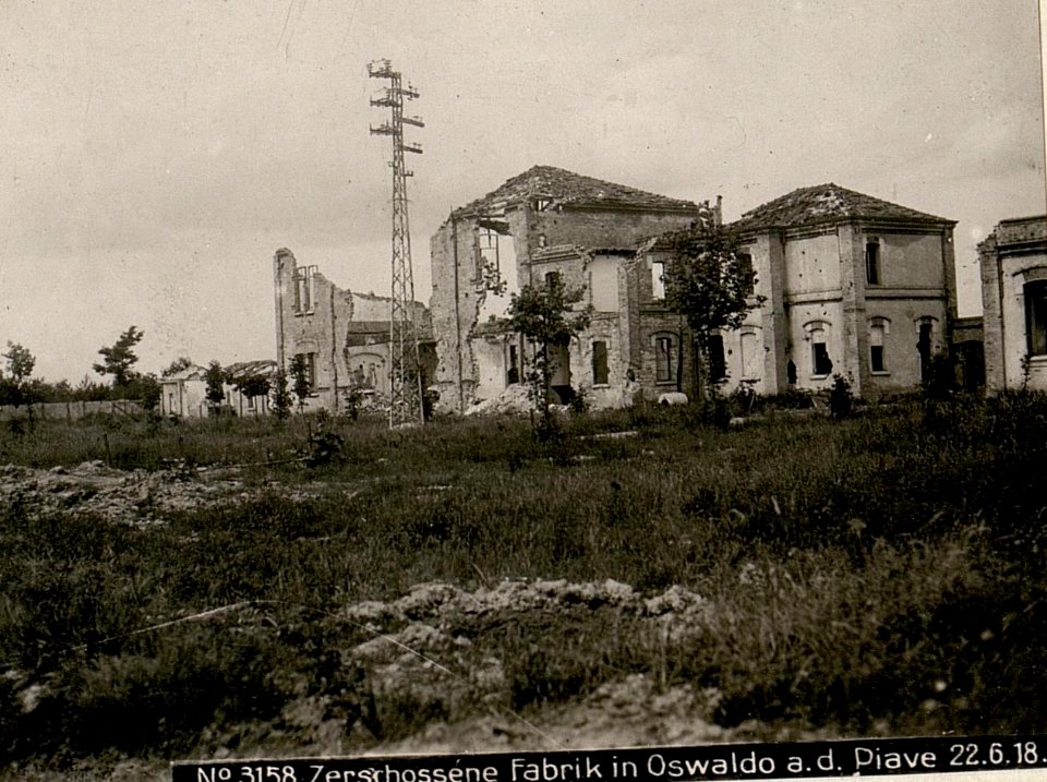 Zerschossene Fabrik in Oswaldo a.d. Piave 22.6.18. (BildID 15619492)