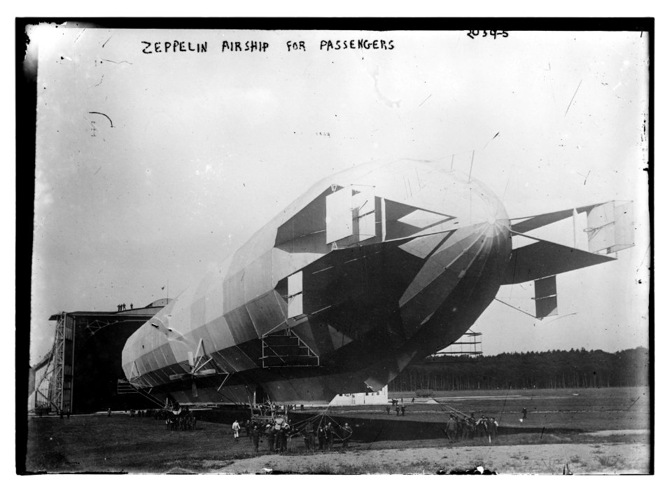 Zeppelin airship for passengers LCCN2014688369