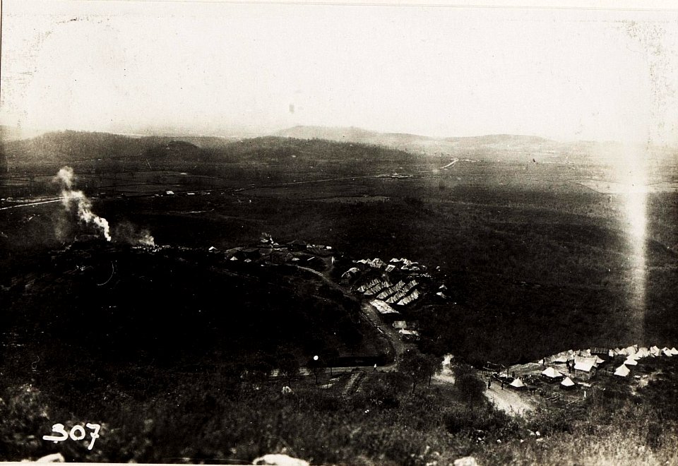 Zeltlager unserer Truppen an der Strasse nach Kruja. (BildID 15573610)