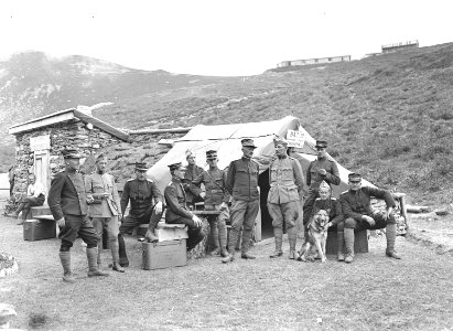 Zelt des Bataillonskommandos mit dem Kommandanten Major Couchepin - CH-BAR - 3239853