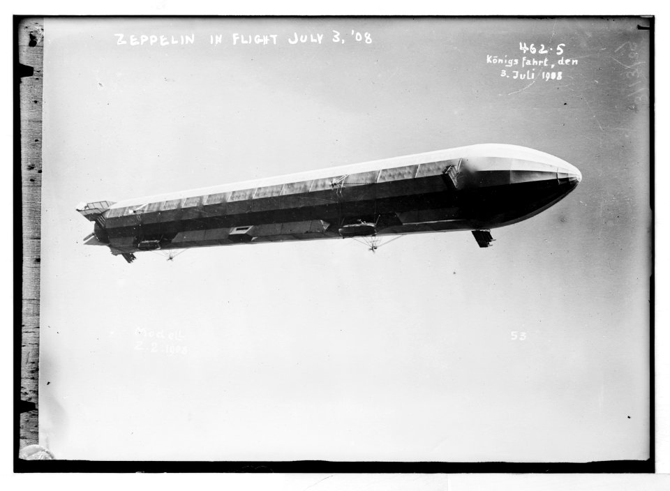 Zeppelin flight July 3 '08 LCCN2014682125