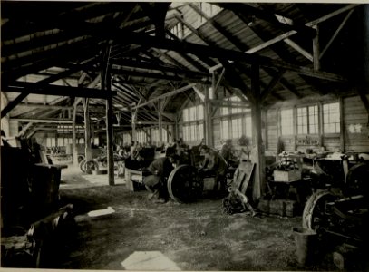 Zentralgarage der Kraftwagenkolonne in Klagenfurt. Garage Raum. Aufgenommen am 21. Juli 1916. (BildID 15477821)