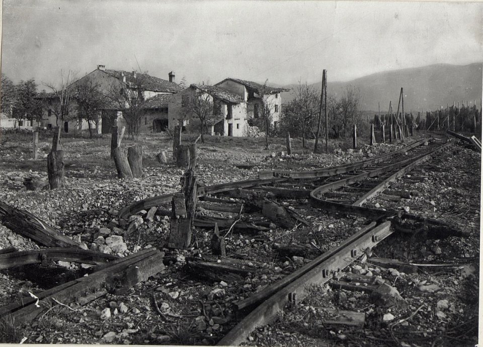 Zerst.Bahnstrecke im Wippachtal.9.9.17. (BildID 15604499)