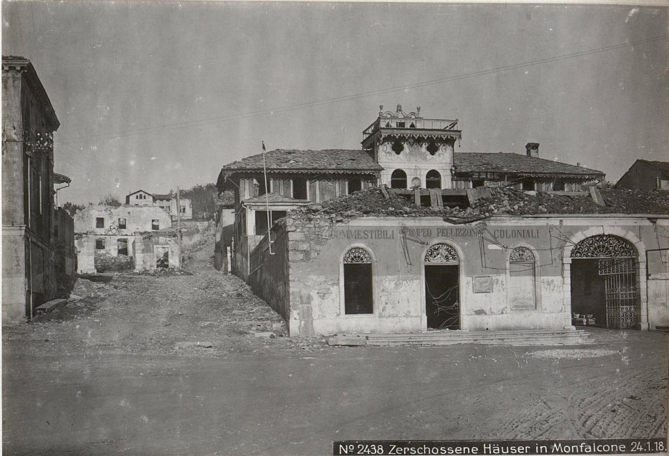 Zerschossene Häuser in Monfalcone 24.1.18. (BildID 15614299)